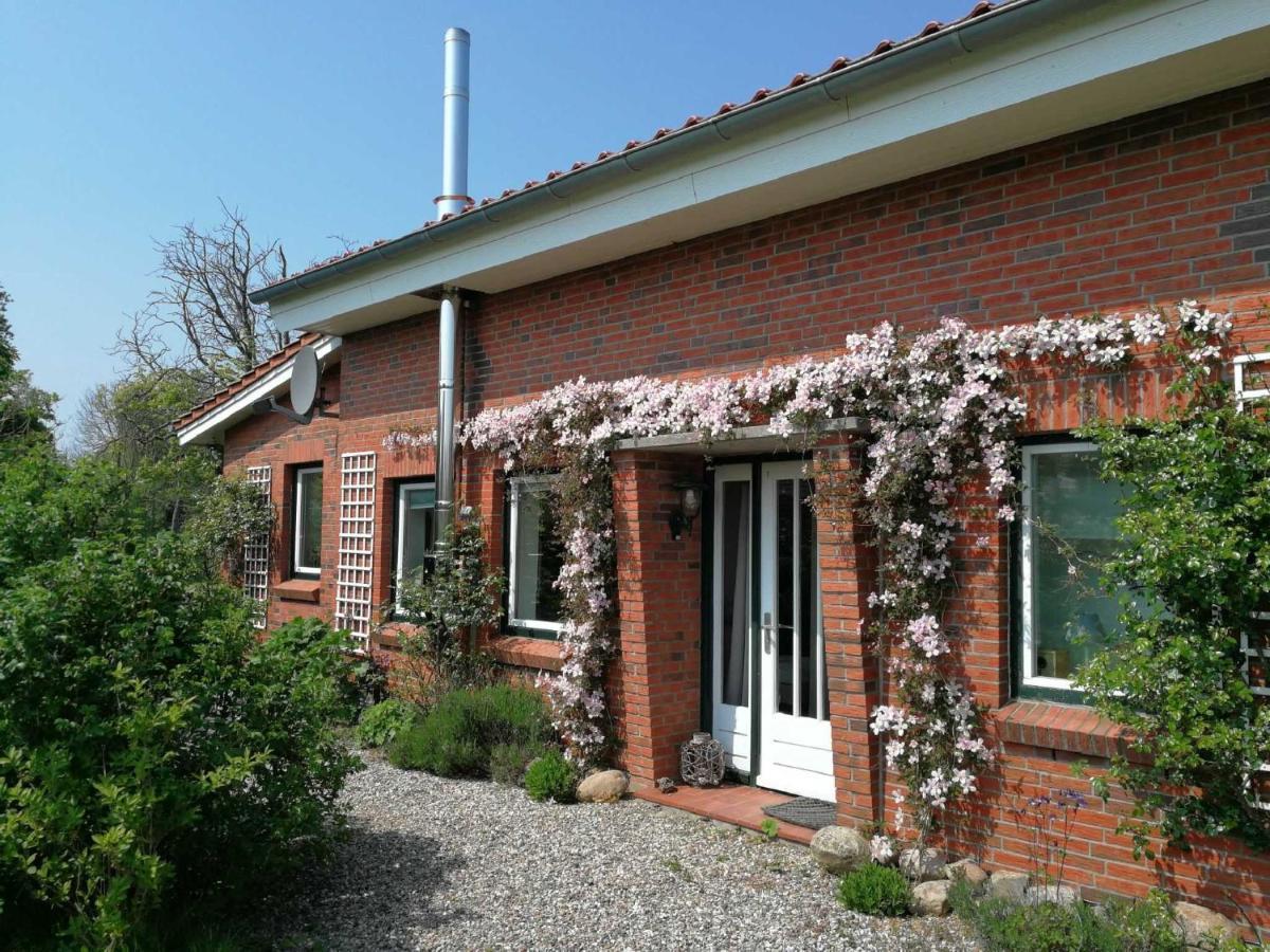 Ferienhaus Extrazeit_Urlaub Hasselberg  Exterior photo
